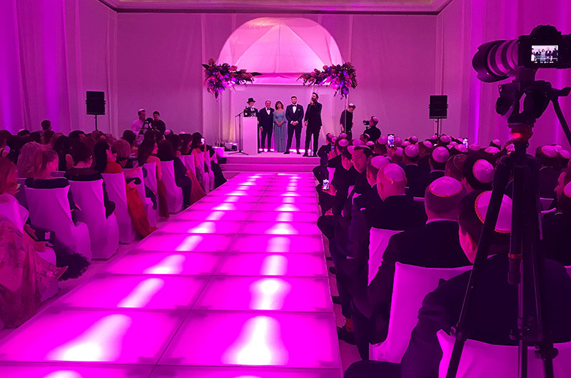 Hochzeitsfeier mit Chuppa Bild 2