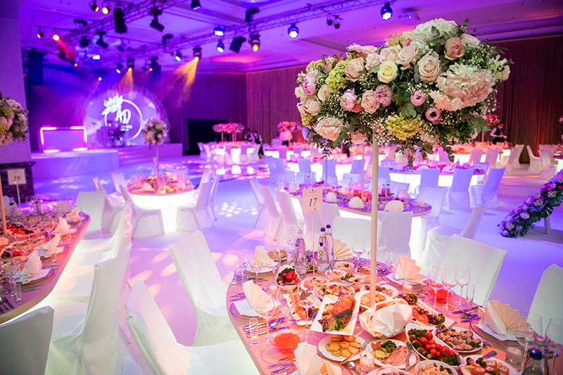 Hochzeitsfeier mit Chuppa Bild 3